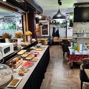 *** Hotel Livia Albania